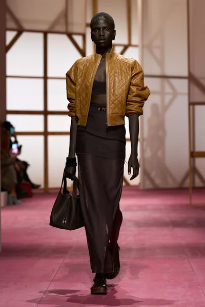 Look 18
